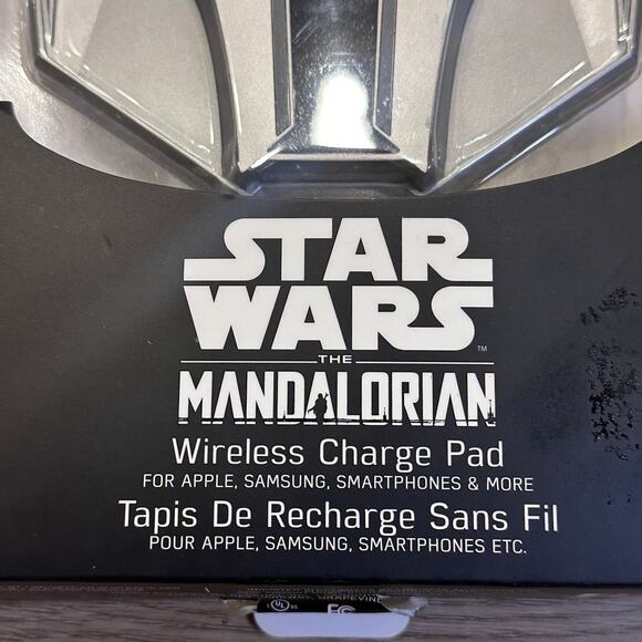 NIB Geeknet Star Wars The Mandalorian Light Up Wireless Charging Pad GameStop - Picture 6 of 6